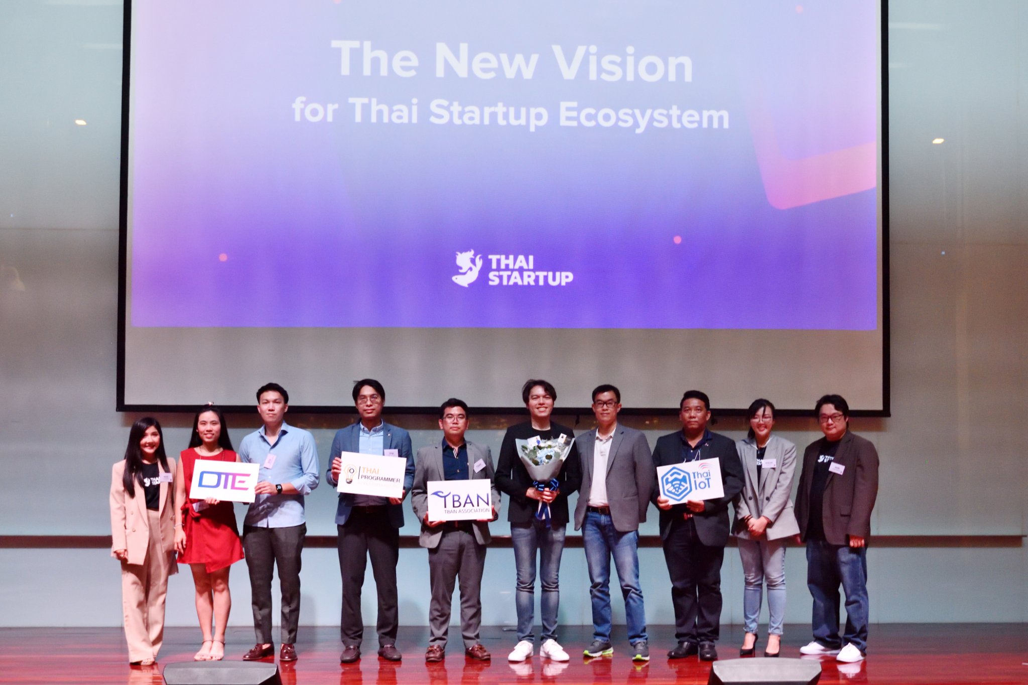 คุณไพบูลย์ พนัสบดี นายกสมาคมโปรแกรมเมอร์ไทย ได้รับเชิญเข้าร่วมงานเปิดตัวและแสดงวิสัยทัศน์ของสมาคมการค้าสตาร์ทอัพไทย (Thai Startup)